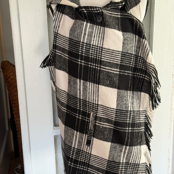 Jolt Monochrome Checkered Vest - Picture 2 of 11